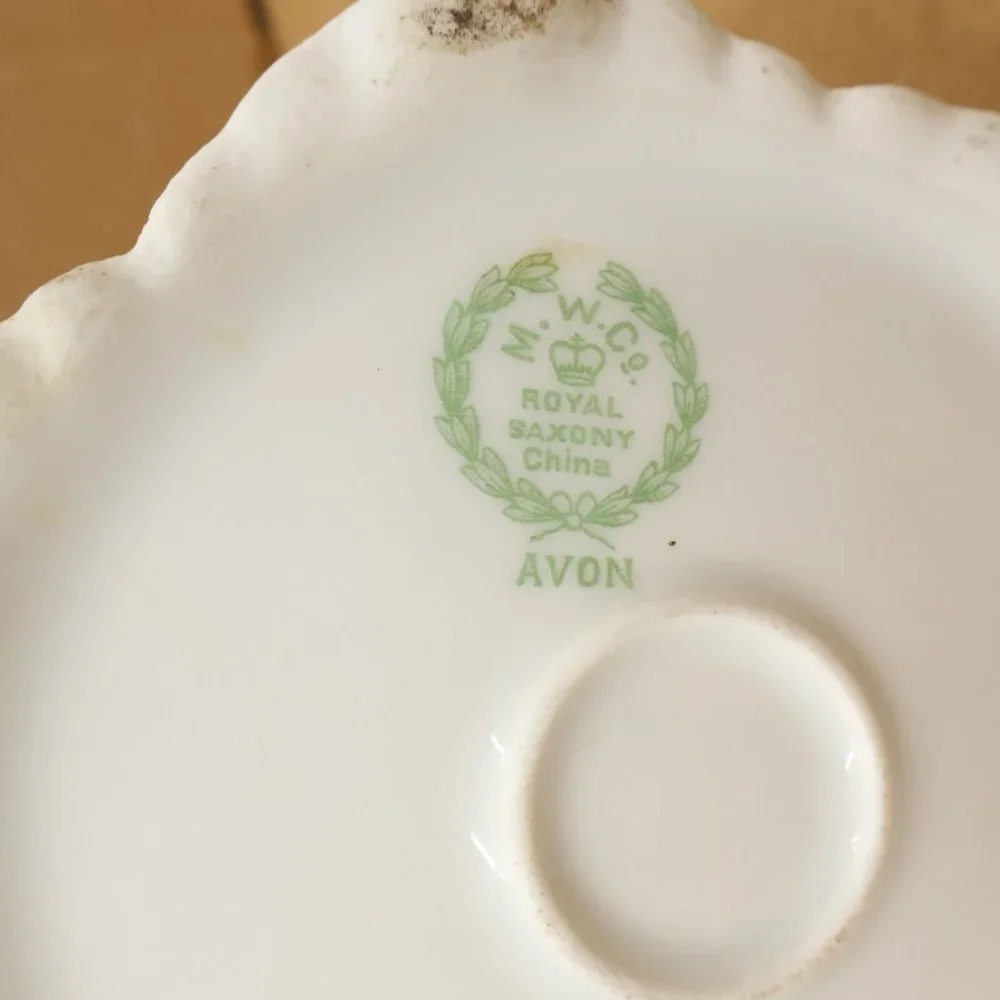 Sugar Bowl Avon Royal Saxony Red Bud Pattern Clover Leaf Scalloped Ginger Jar